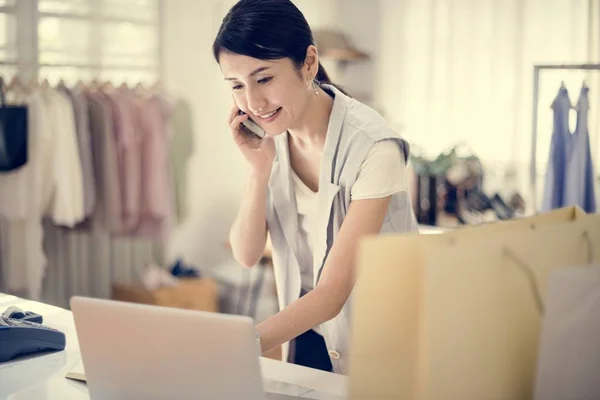 Woman Working Project — Stock Photo, Image