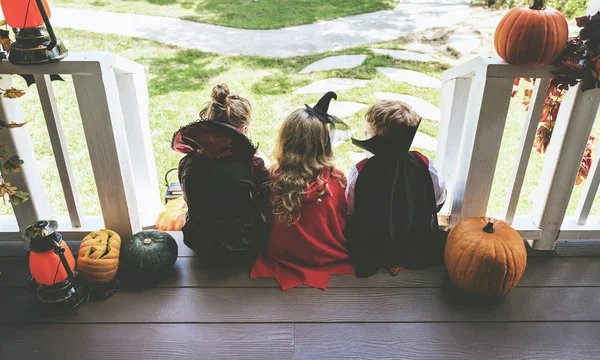 Little Kids Trick Treating — Stock Photo, Image