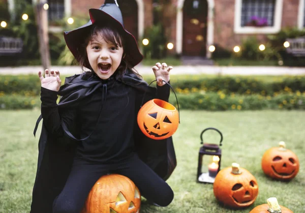 Młode Dziecko Ubrane Festiwalu Halloween — Zdjęcie stockowe