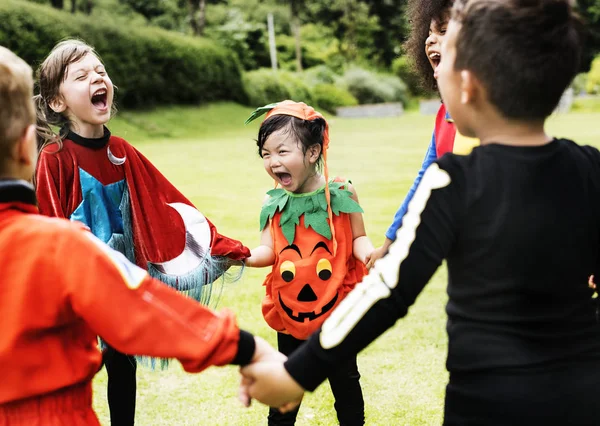 Kleine Kinder Auf Einer Halloween Party — Stockfoto