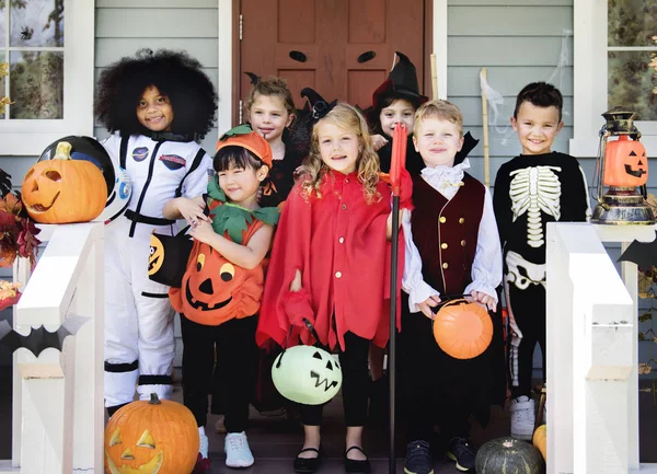 Niños Pequeños Con Disfraces Halloween — Foto de Stock