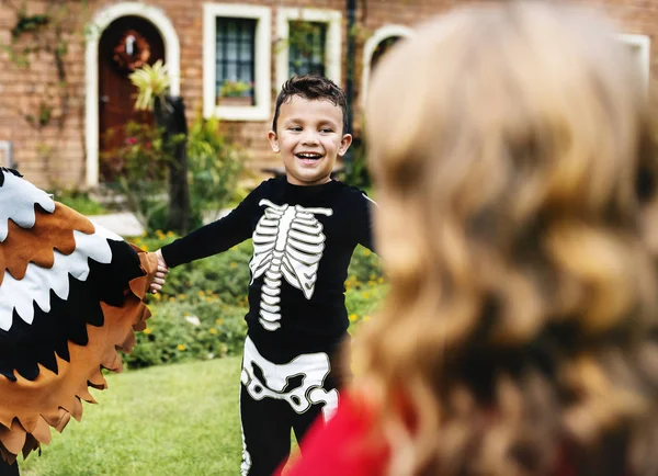 Kleine Kinder Auf Einer Halloween Party — Stockfoto