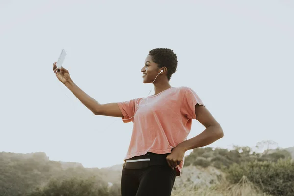 Wanita Membuat Selfie — Stok Foto