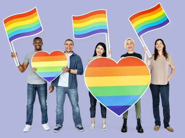 Pessoas Diversa Feliz Segurando Lgbt Corações — Fotografia de Stock