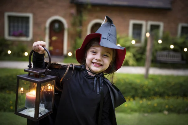 Kleines Mädchen Verkleidet Als Hexe — Stockfoto