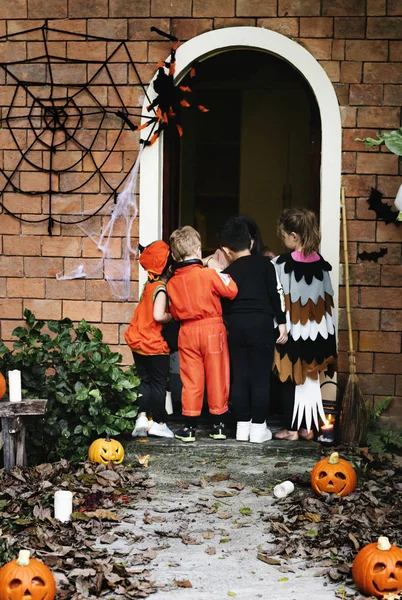 Dziatki Trick Lub Leczenia Halloween — Zdjęcie stockowe