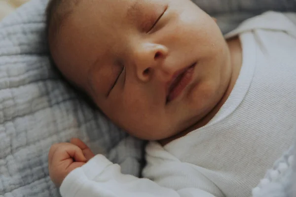 Baby Baby Snel Slaap Het Bed — Stockfoto
