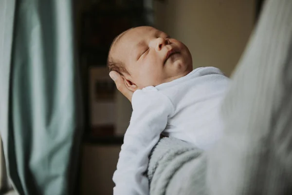 Κοντινό Πλάνο Της Ένα Ήσυχο Μωρό Που Κοιμάται — Φωτογραφία Αρχείου