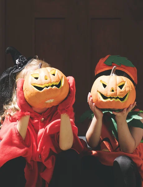 Маленькие Дети Костюмах Хэллоуин — стоковое фото
