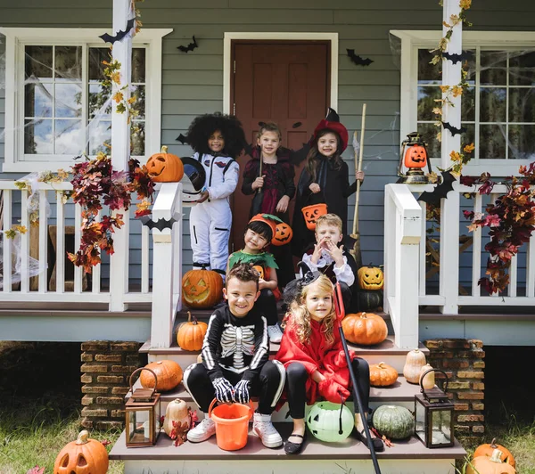 Niños Pequeños Con Disfraces Halloween — Foto de Stock
