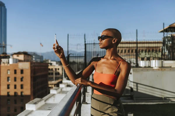 Woman Taking Photo Los Angeles — Stock Photo, Image