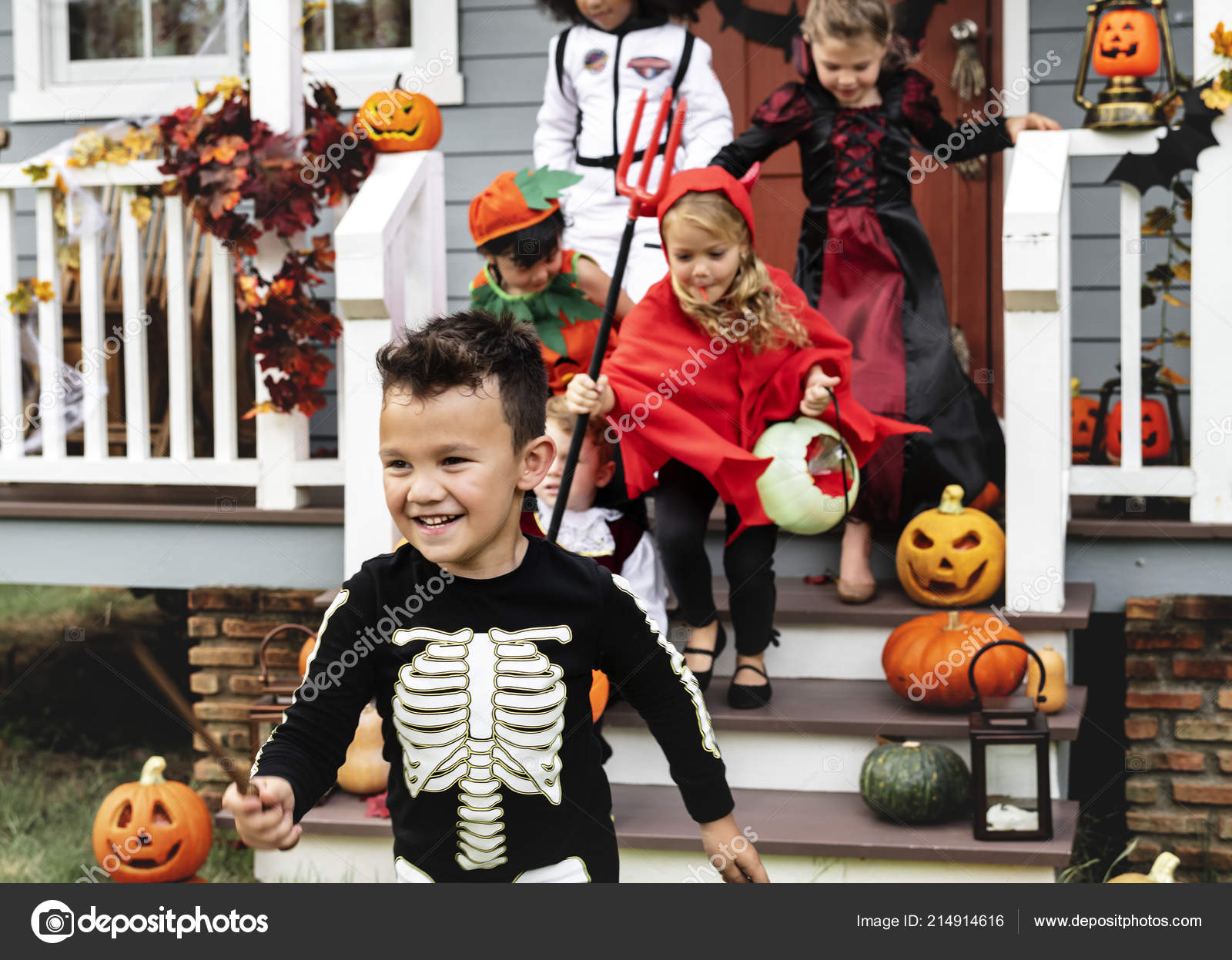 Young Kids Trick Treating Halloween — Stock Photo © Rawpixel 214914616