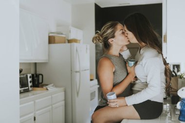 Mutfakta lezbiyen çift
