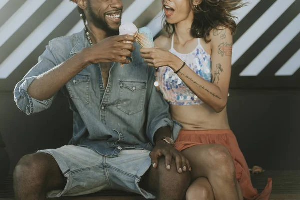 Cheerful Couple Enjoying Ice Cream — Stock Photo, Image