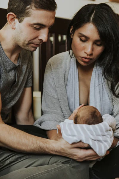 Porträtt Lycklig Ung Familj — Stockfoto