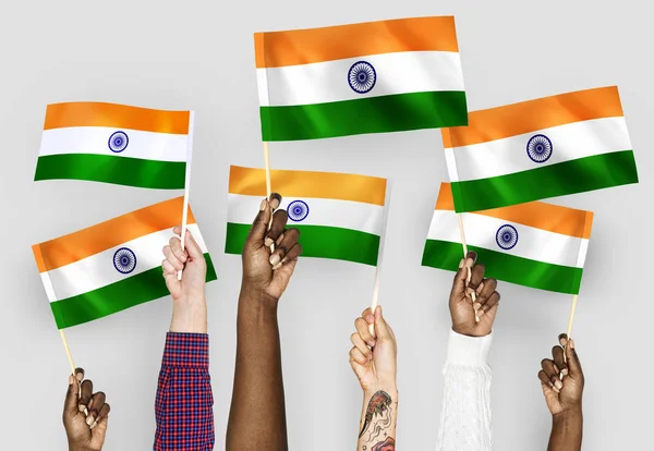 Hände Schwenken Fahnen Indiens — Stockfoto