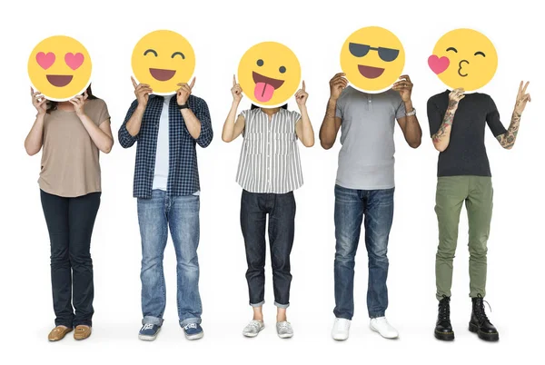 Diversas Pessoas Segurando Emoticons Felizes — Fotografia de Stock