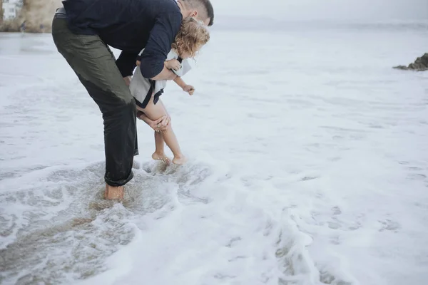 Батько Дочка Пляжі — стокове фото