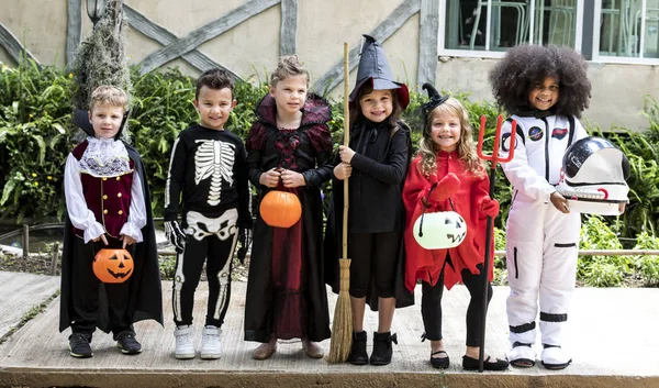 Crianças Diversas Trajes Halloween — Fotografia de Stock