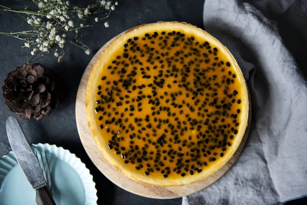 Delicious Homemade Passion Fruit Cake — Stock Photo, Image