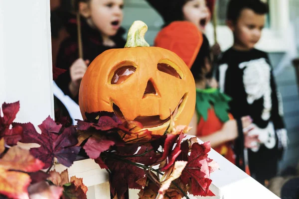 Kleine Kinder Tricksen Oder Behandeln Halloween — Stockfoto
