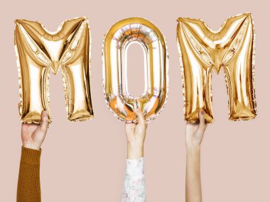 Anne balonlar kelime gösteren eller