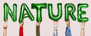 Balonlar kelime gösteren eller