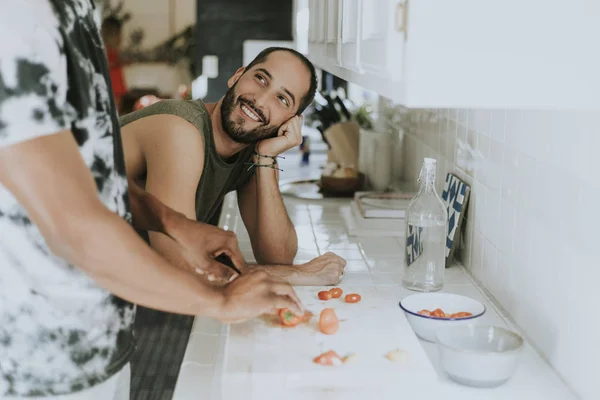 Gay Casal Cozinhar Manhã — Fotografia de Stock