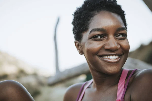 Retrato Uma Mulher Alegre — Fotografia de Stock