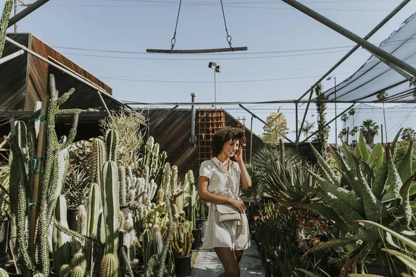 Bella Donna Giardino Cactus — Foto Stock