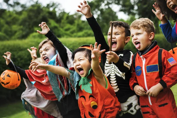 Kleine Kinder Auf Einer Halloween Party — Stockfoto