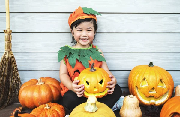 Little Kid Halloween Pumpkin — Stock Photo, Image