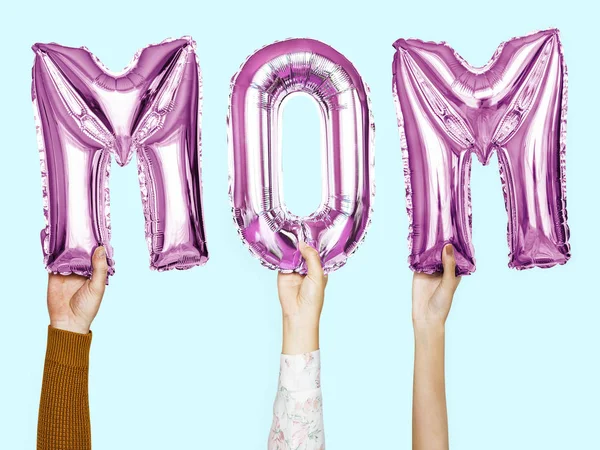 Hands Showing Mom Balloons Word — Stock Photo, Image