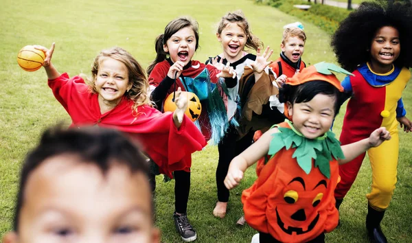 Crianças Pequenas Uma Festa Halloween — Fotografia de Stock