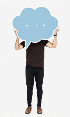 Boş konuşma balonu sembolü tutan adam