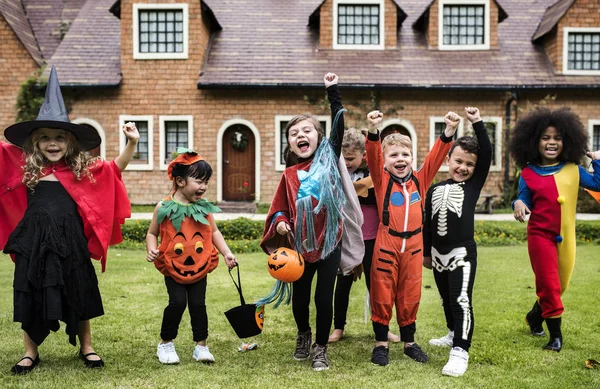 Crianças Pequenas Uma Festa Halloween — Fotografia de Stock