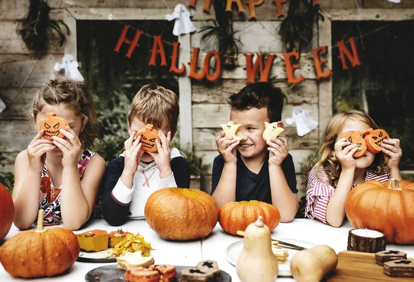 Kleine Kinder Auf Der Halloween Party — Stockfoto