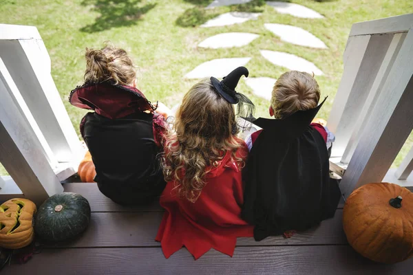 Kleine Kinder Tricksen Oder Behandeln — Stockfoto