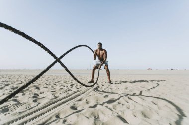 Adam ile savaş ipler çalışma dışarı uygun