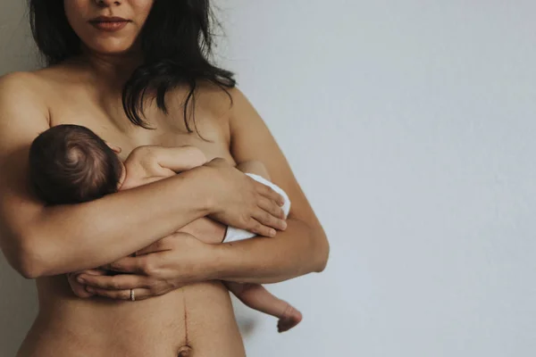 Naked Mother Holding Her Infant Baby — Stock Photo, Image