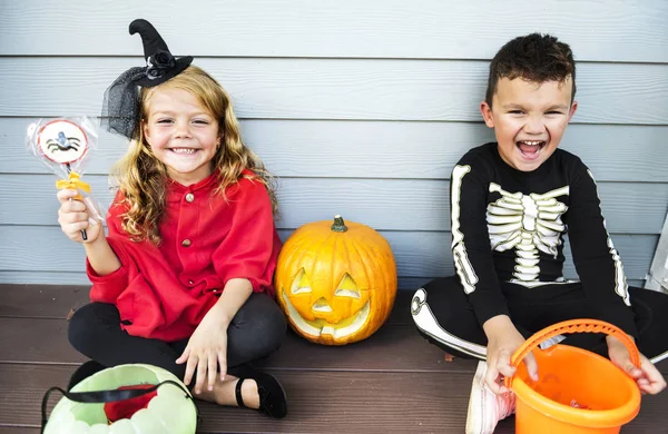 Kleine Kinder Tricksen Oder Behandeln — Stockfoto