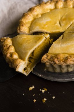 Taze pişmiş kabak pasta bir dilim kes şunu