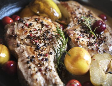 Elma gıda fotoğraf tarifi fikir ile pişmiş pirzola