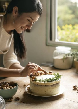 Fındık gıda fotoğraf tarifi ile dekore kek