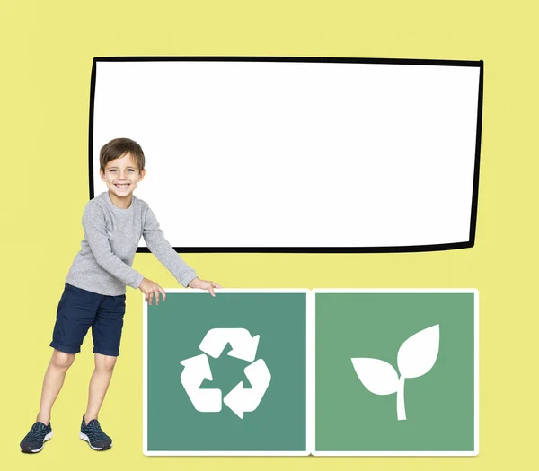 Gelukkige Jongen Met Recycling Van Pictogrammen — Stockfoto