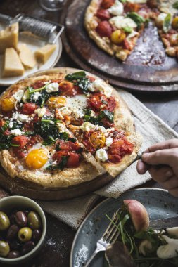 El alarak dilim taze pizza 