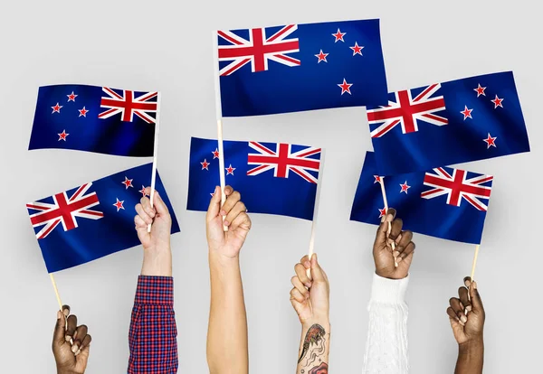 Handen Zwaaien Van Vlaggen Van Nieuw Zeeland — Stockfoto