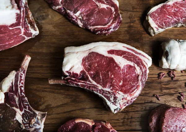 Cortes Carne Res Tablero Madera —  Fotos de Stock