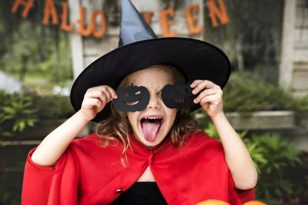 Jovem Menina Brincalhão Desfrutando Halloween — Fotografia de Stock