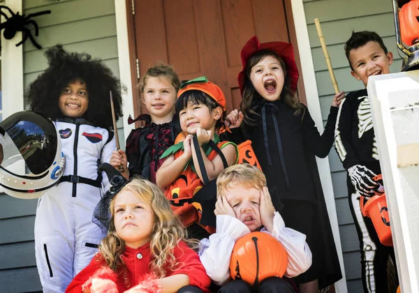 Little Children Trick Treating Halloween — Stock Photo, Image